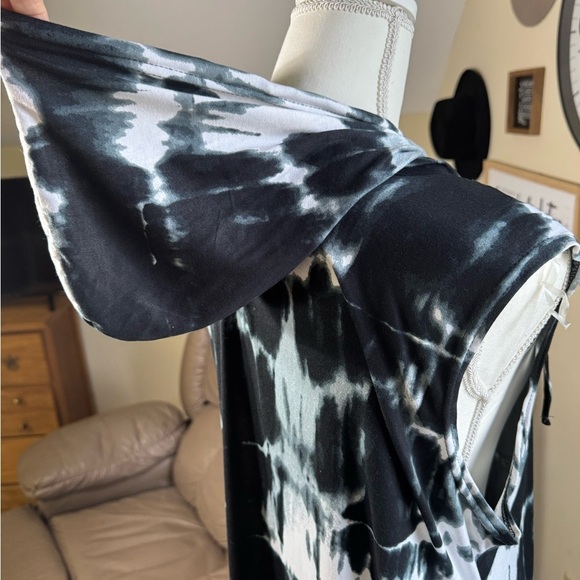 Bobbie Brooks Black and White Swim Coverup with Tie-Dye Design - Picture 6 of 9